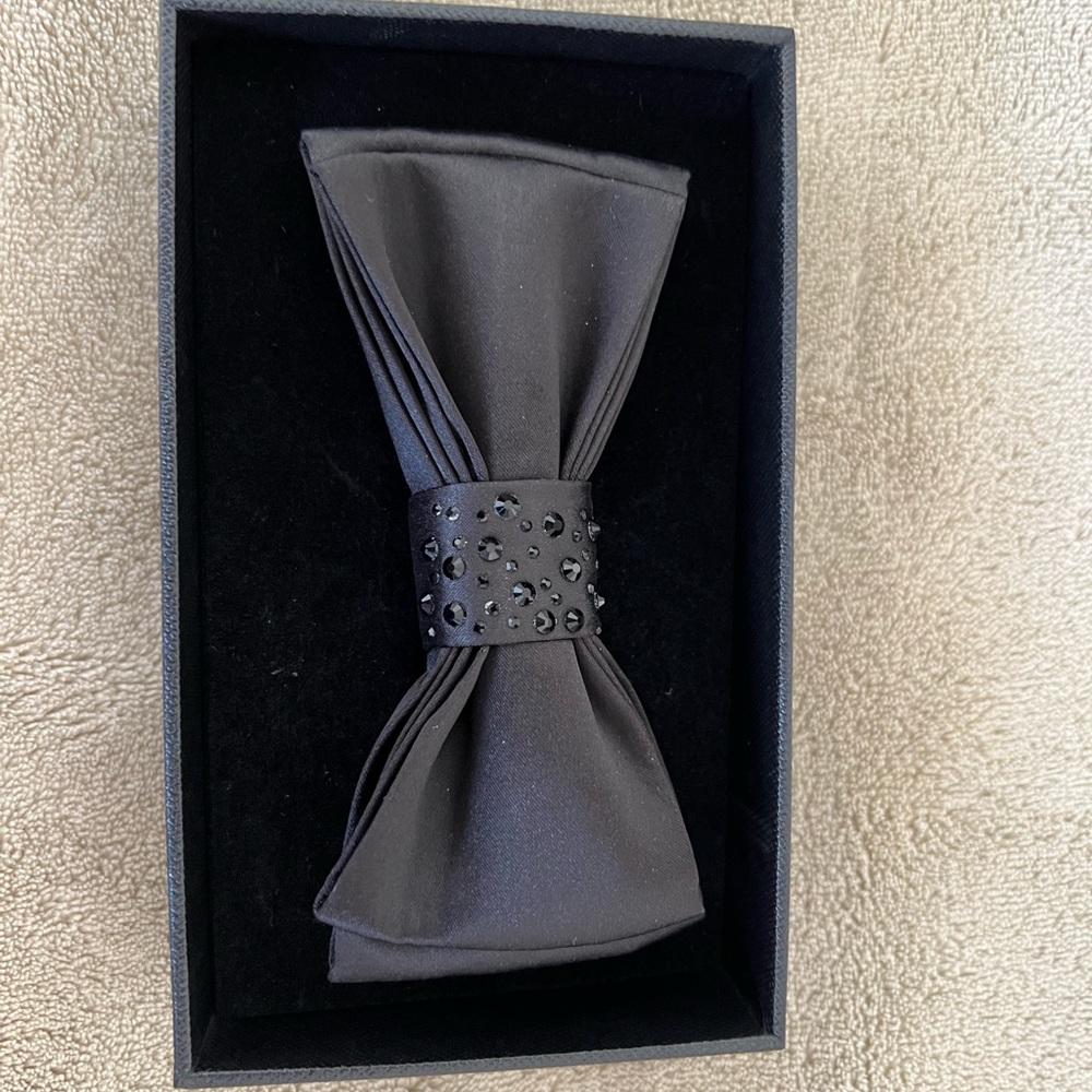 La Perla bow